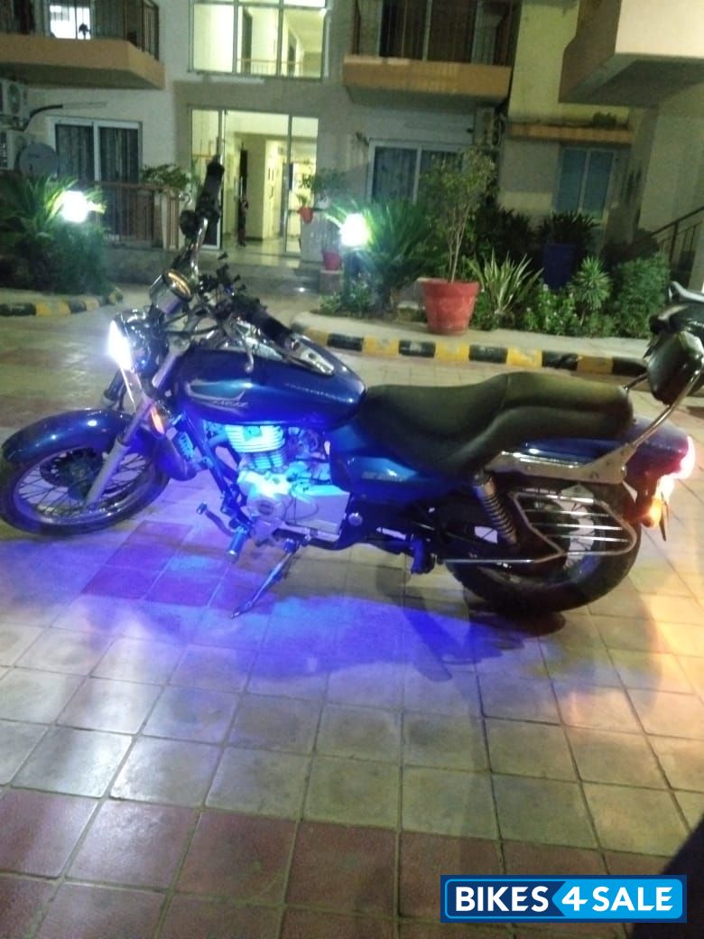 Bajaj Avenger 220 DTS-i