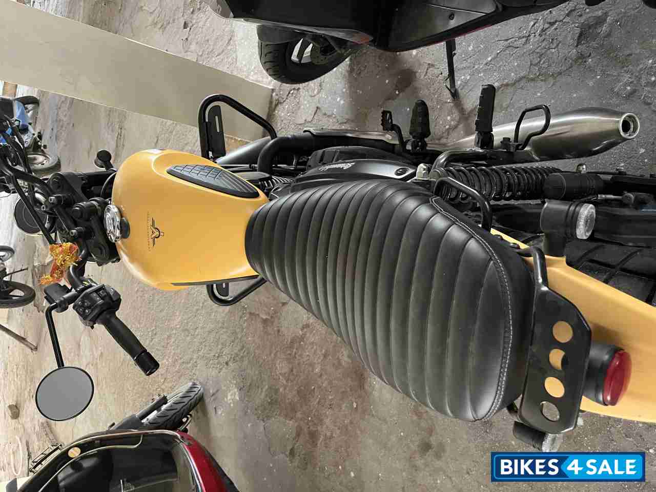 Yezdi Scrambler Dual Tone