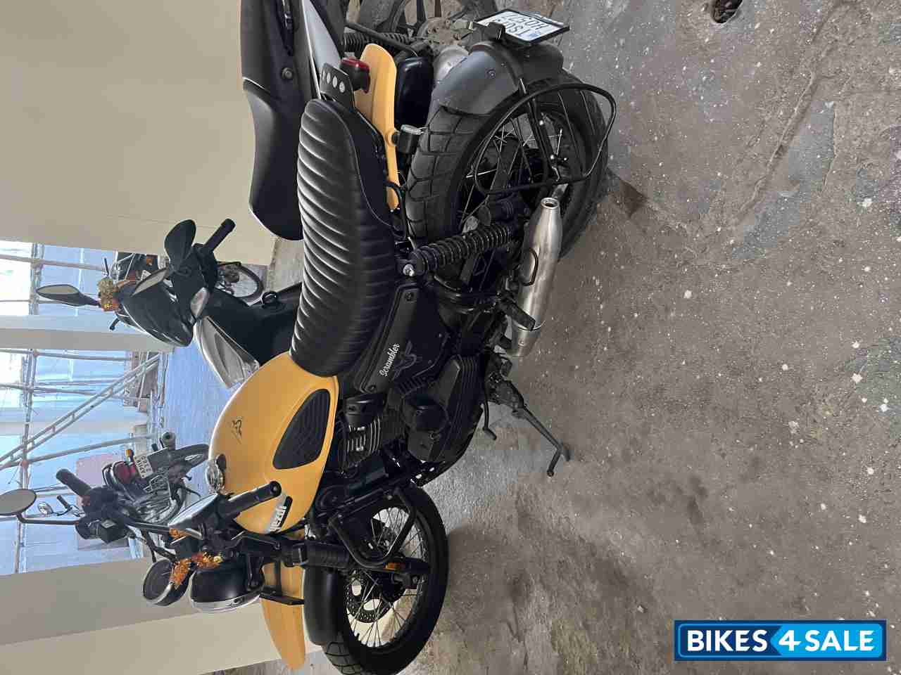 Yezdi Scrambler Dual Tone