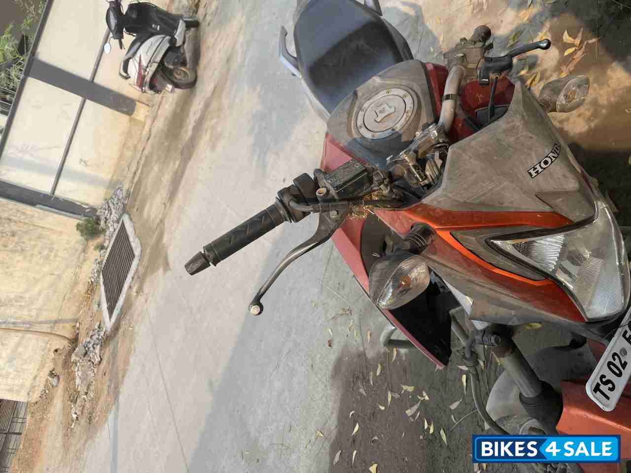 Neo Orange Honda CB Hornet 160R