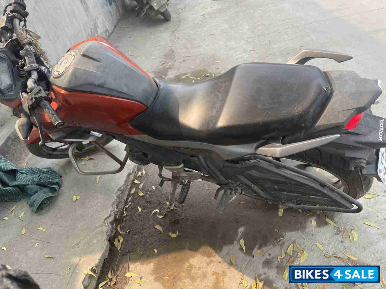 Neo Orange Honda CB Hornet 160R