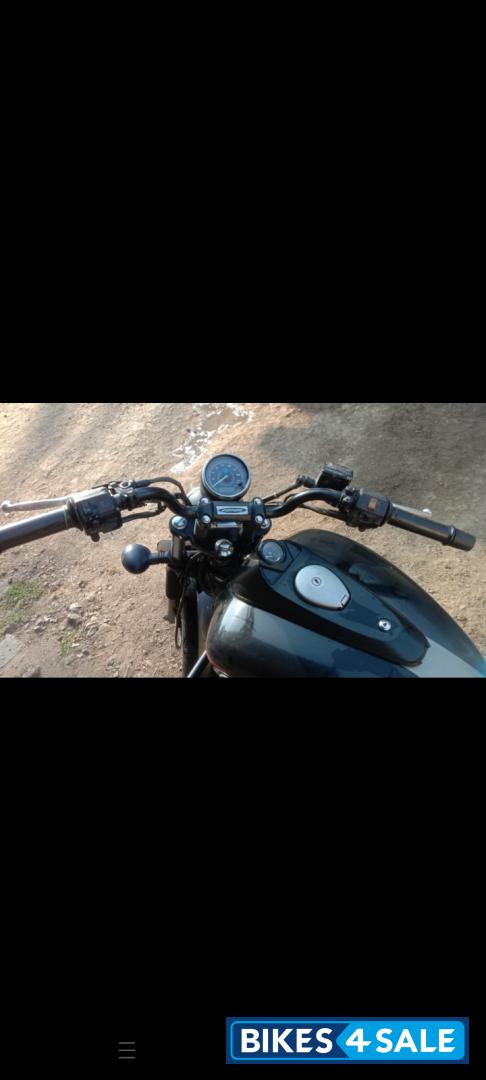 Black Bajaj Avenger Street 220