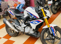 White BMW G 310 R
