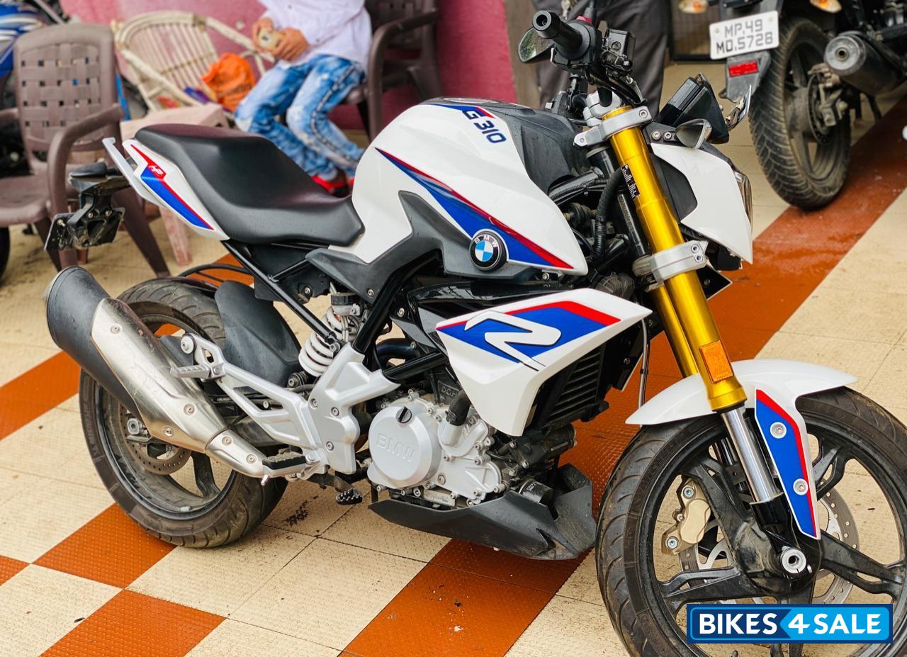 White BMW G 310 R White BMW G 310 R
