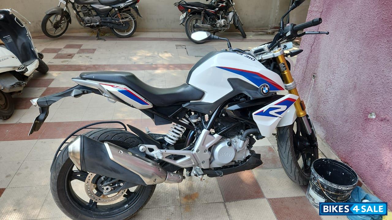 White BMW G 310 R White BMW G 310 R
