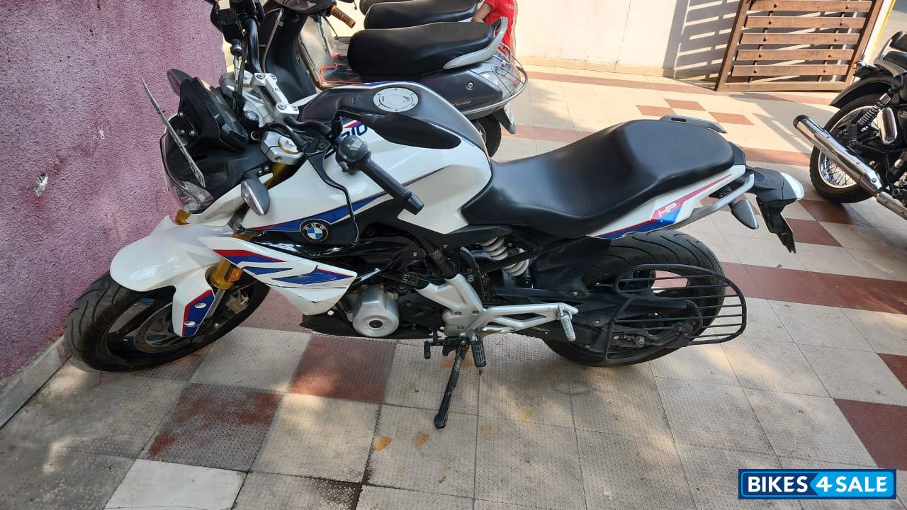 White BMW G 310 R White BMW G 310 R