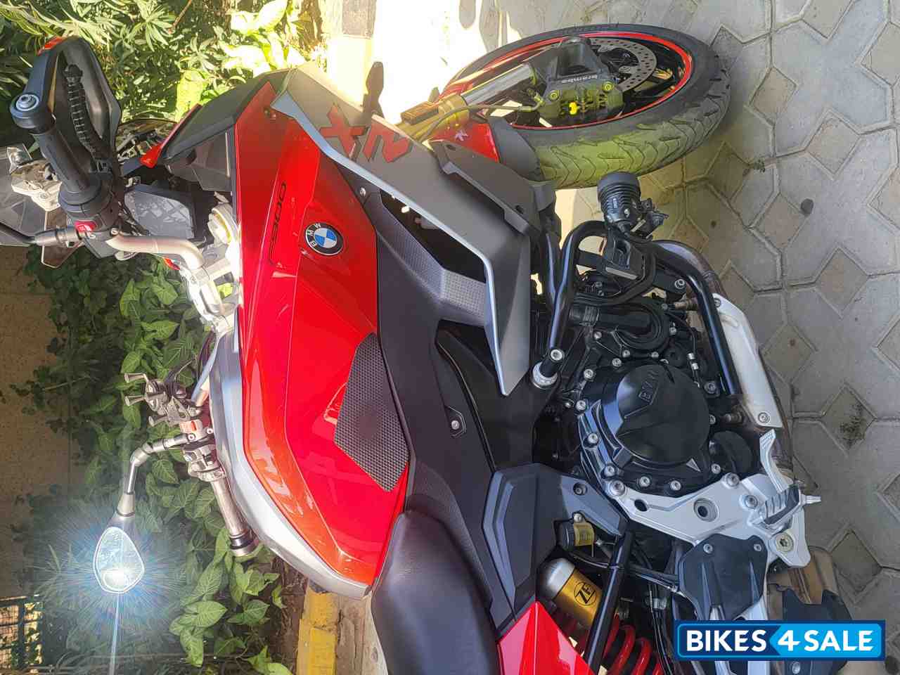 Red BMW F 900 XR Standard
