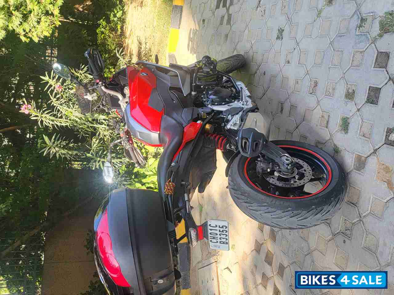 Red BMW F 900 XR Standard