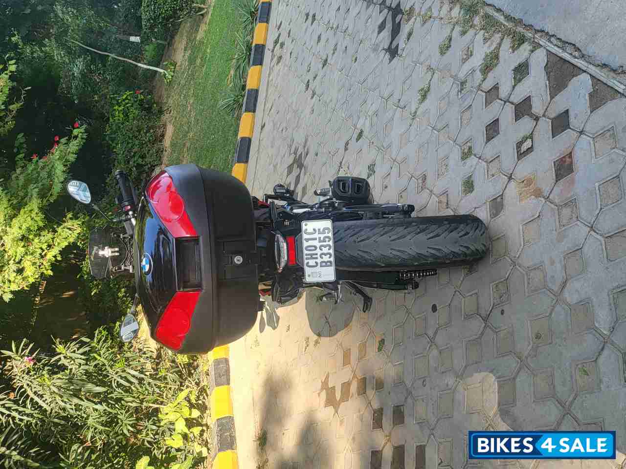 Red BMW F 900 XR Standard