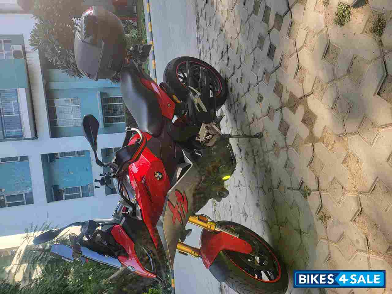 Red BMW F 900 XR Standard