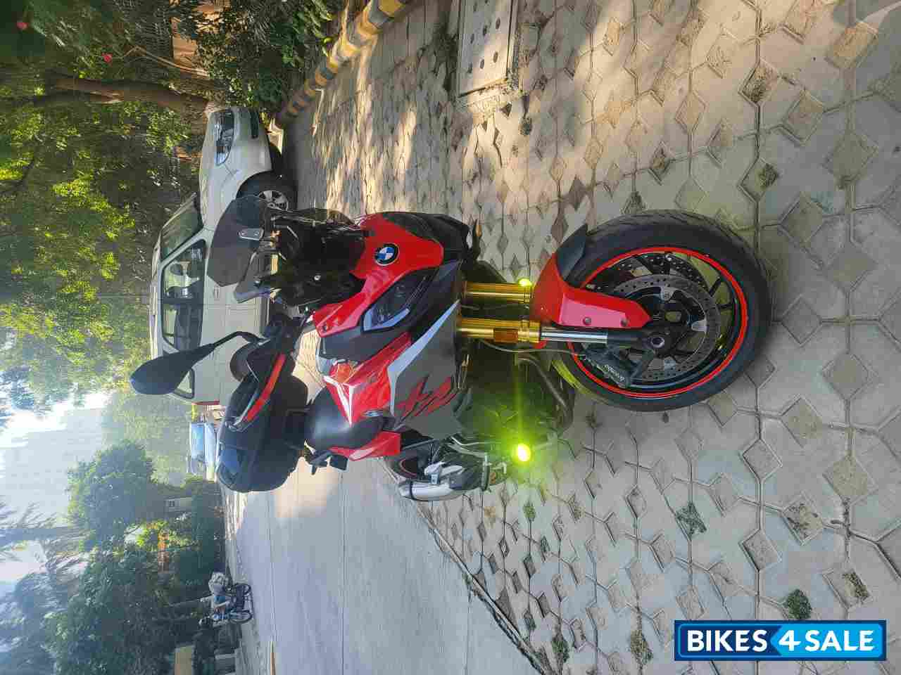 Red BMW F 900 XR Standard