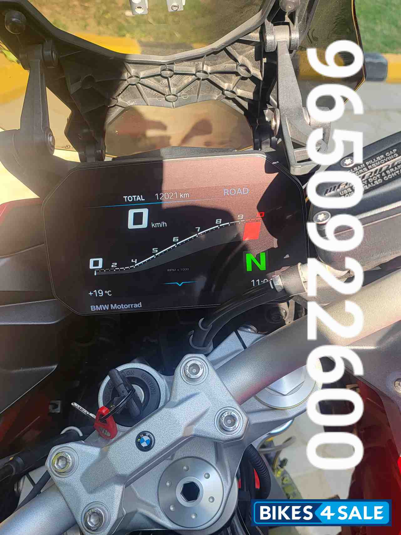 Red BMW F 900 XR Standard