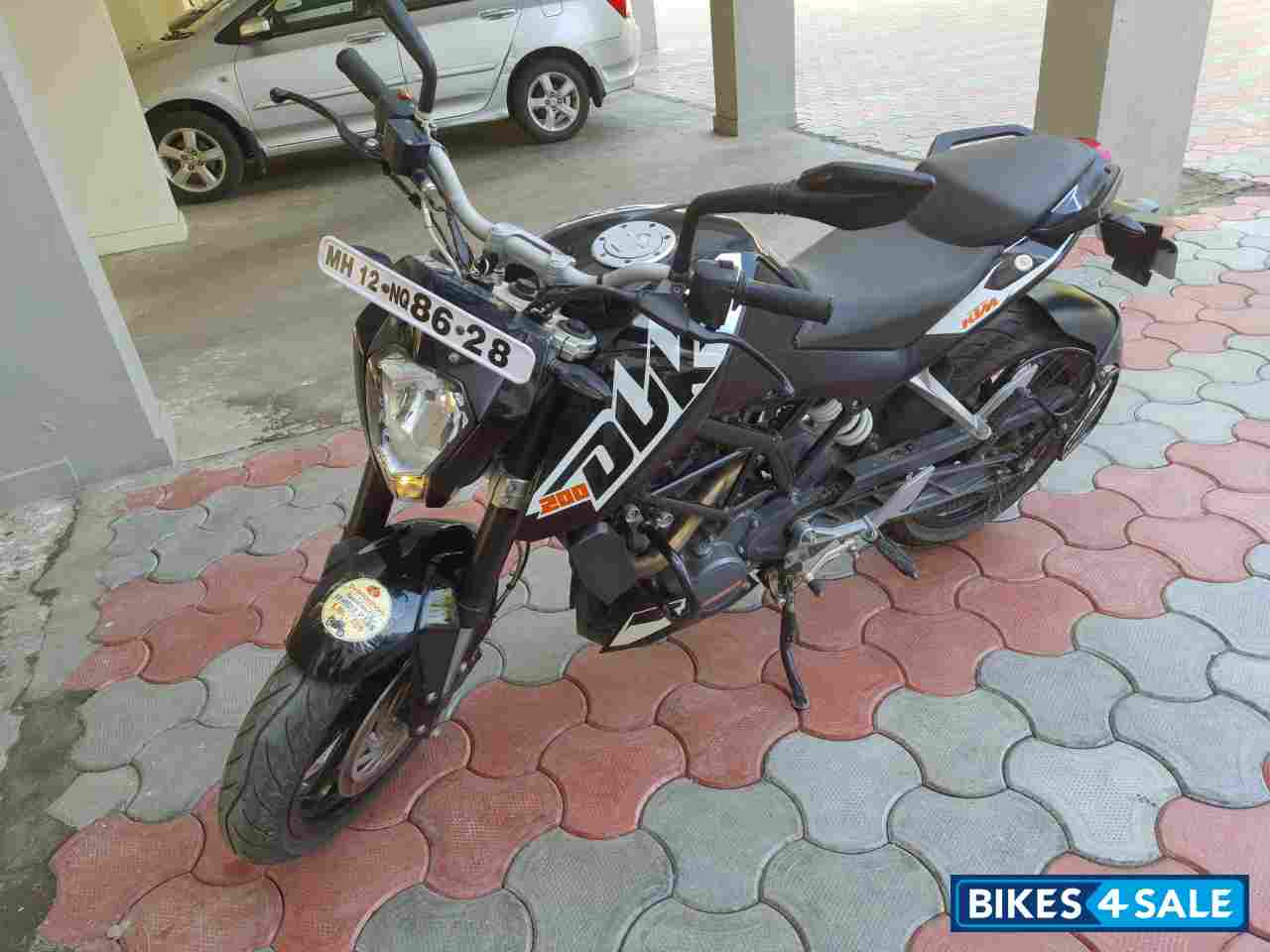 Black KTM Duke 200