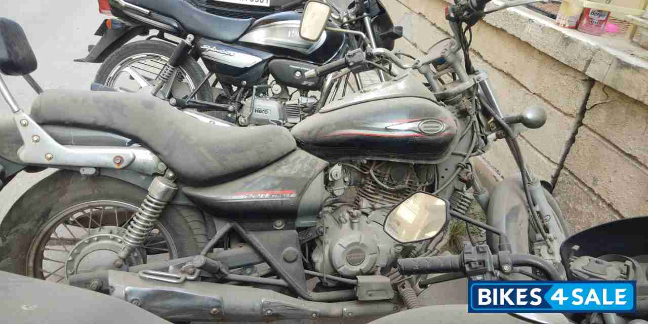 Bajaj Avenger 220 DTS-i
