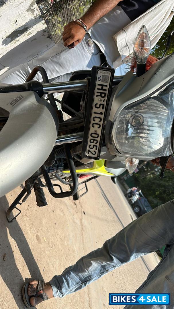 Grey Green Hero Glamour