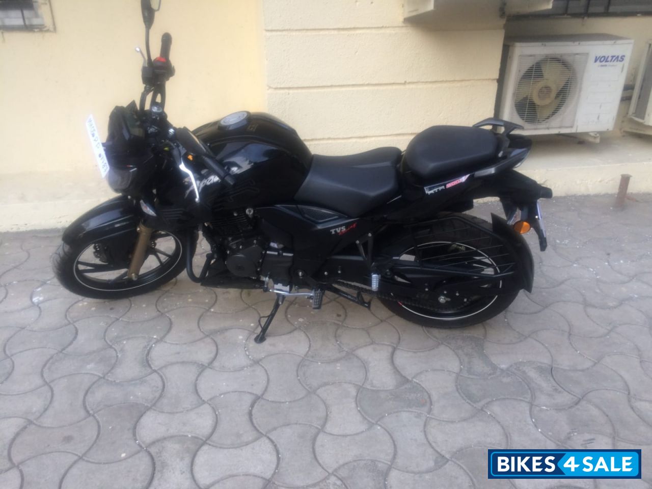 TVS Apache RTR 200 4V