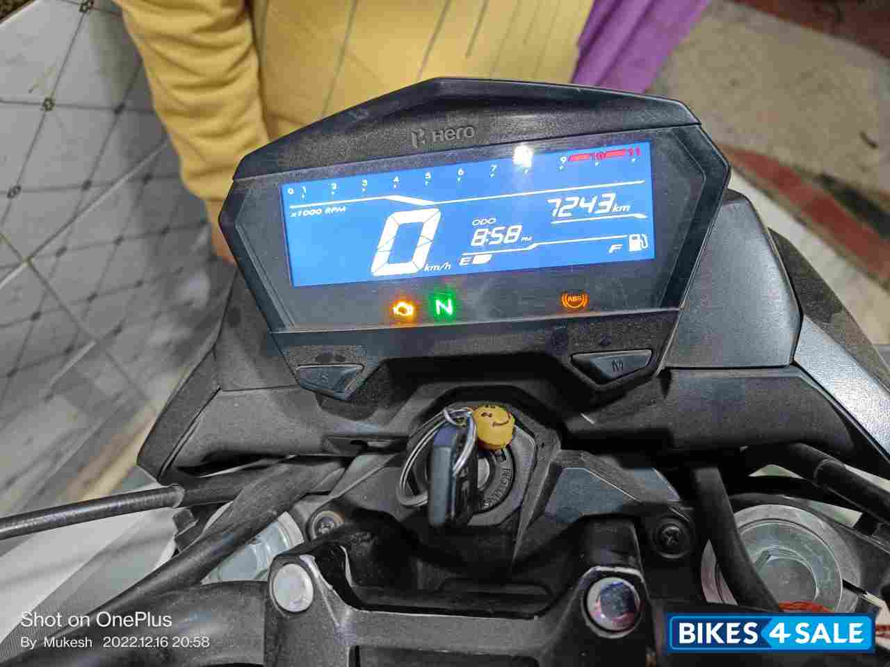 White Hero Xtreme 160R BS6