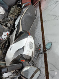 White Hero Xtreme 160R BS6