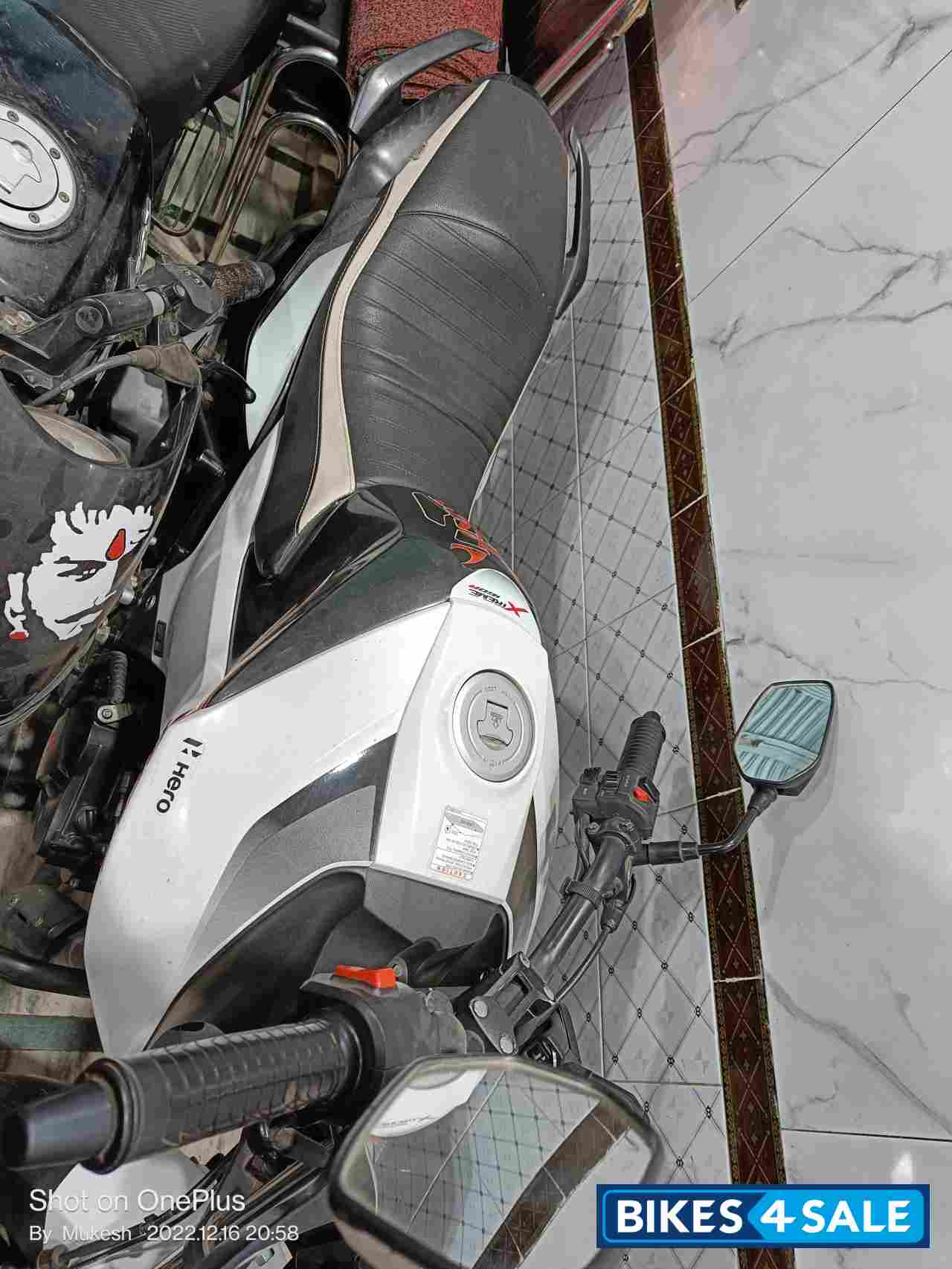 White Hero Xtreme 160R BS6