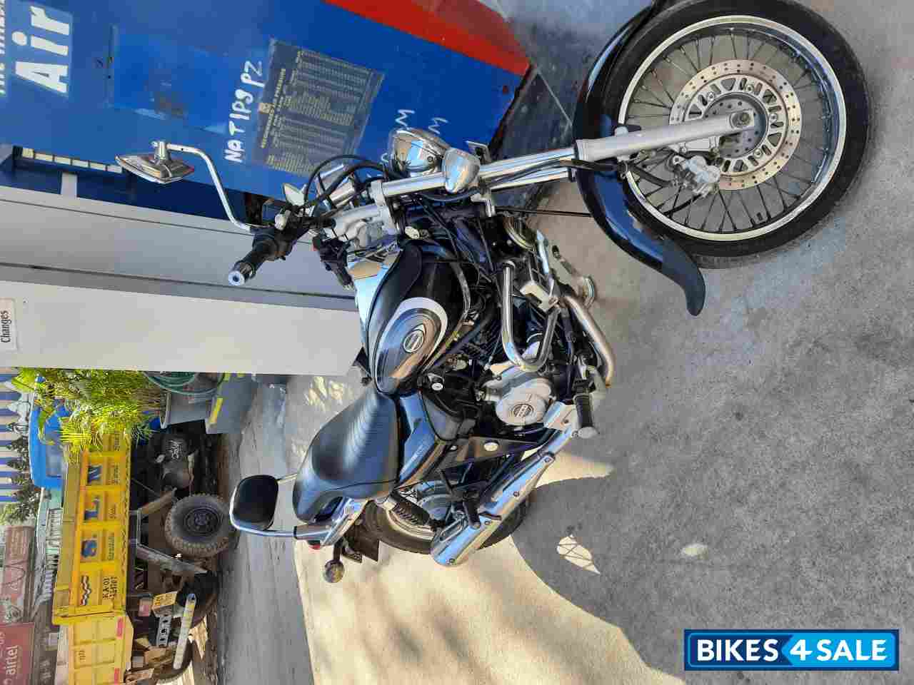 Black Bajaj Avenger Cruise 220