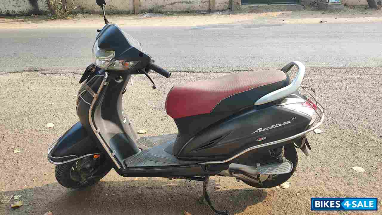 Grey Honda Activa 5G