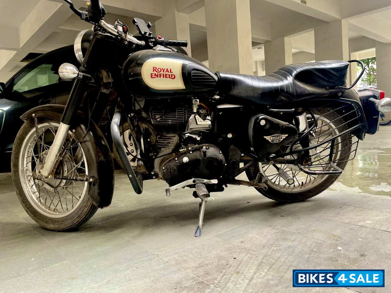 Black Royal Enfield Bullet 350 Twinspark