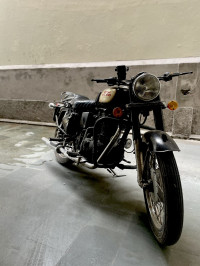 Black Royal Enfield Bullet 350 Twinspark