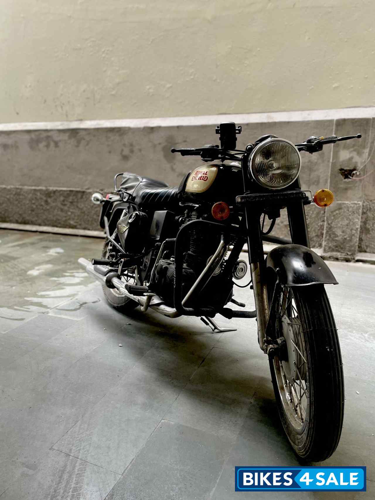 Black Royal Enfield Bullet 350 Twinspark