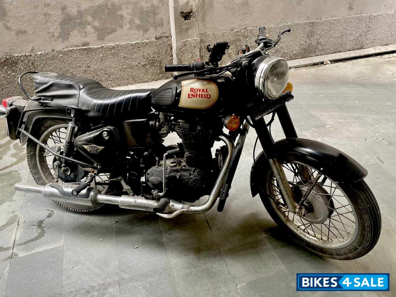 Black Royal Enfield Bullet 350 Twinspark