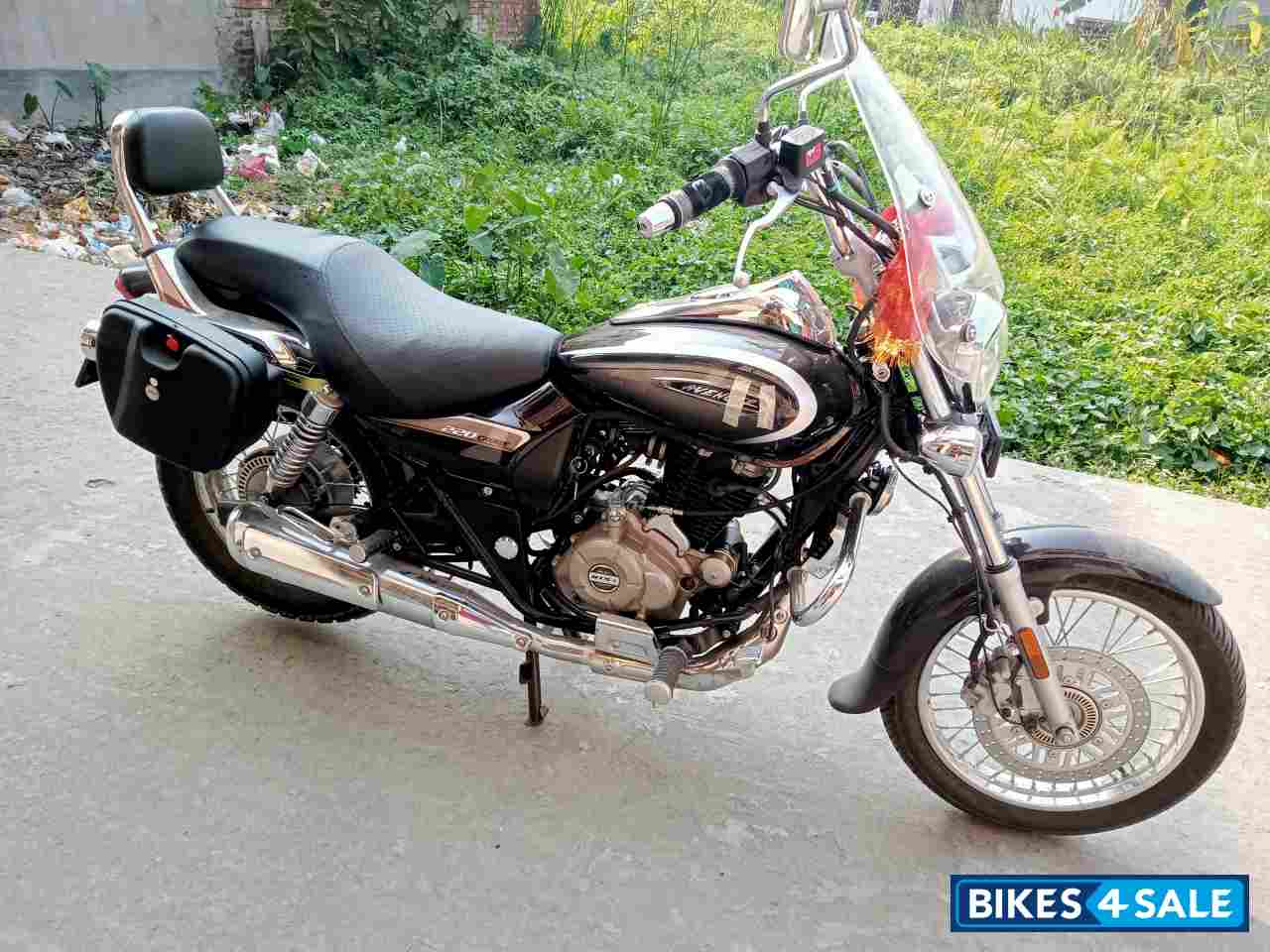 Avaron Black Bajaj Avenger Cruise 220 BS6