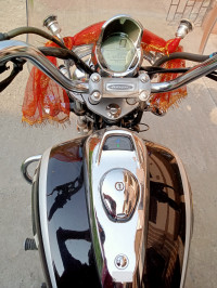 Avaron Black Bajaj Avenger Cruise 220 BS6