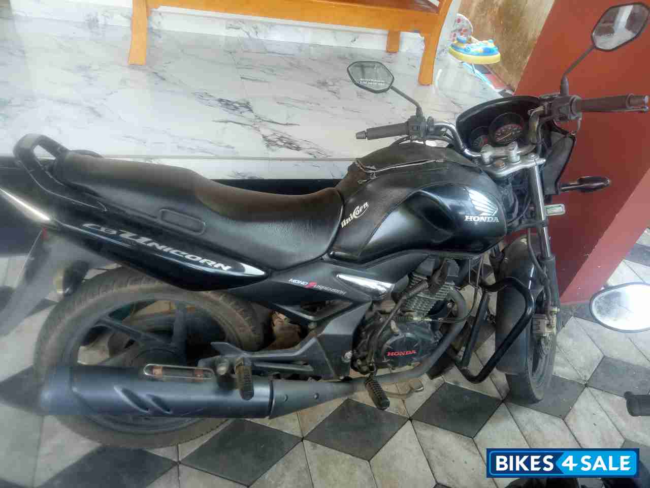 Black Honda CB Unicorn