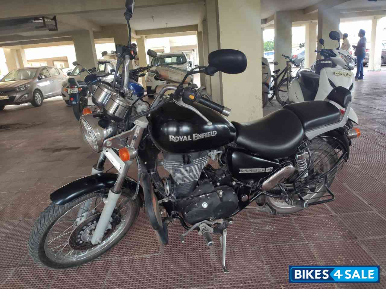 Black Royal Enfield Thunderbird 350