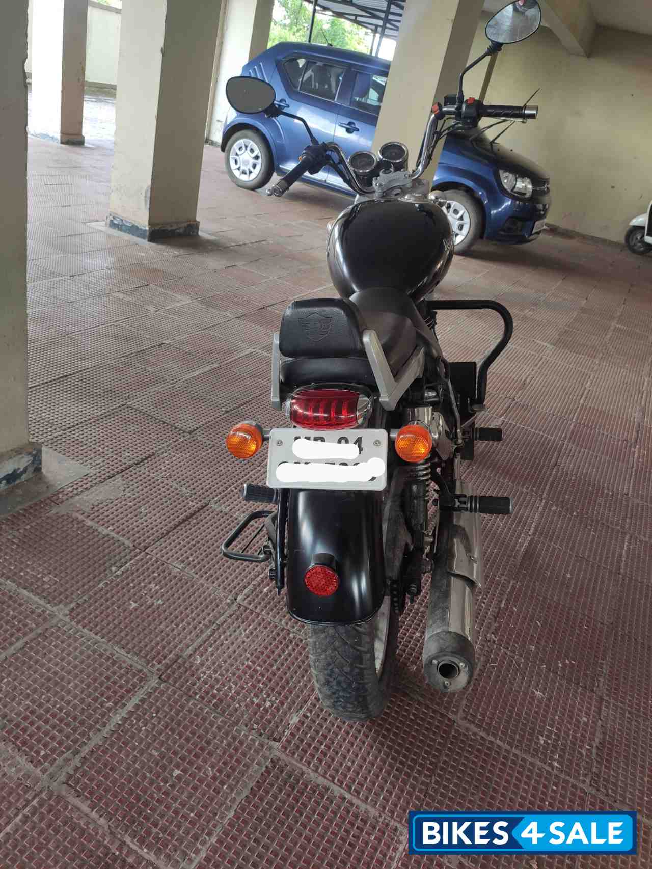 Black Royal Enfield Thunderbird 350