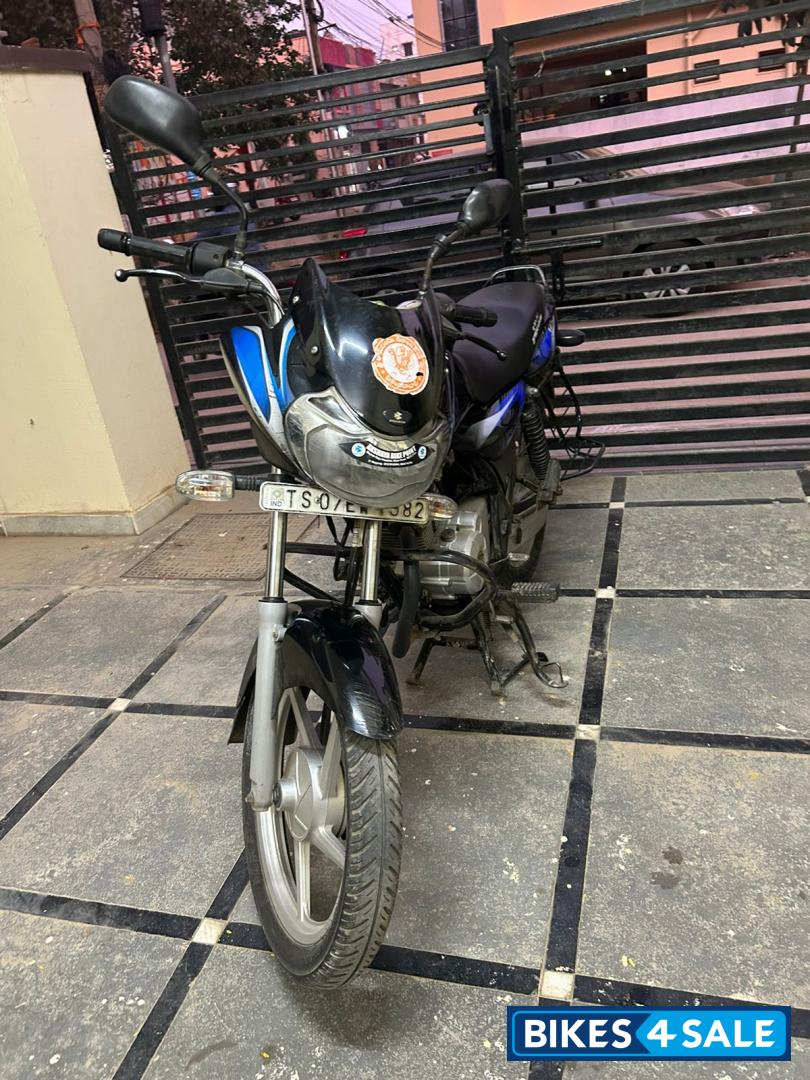 Blue Bajaj Discover 125
