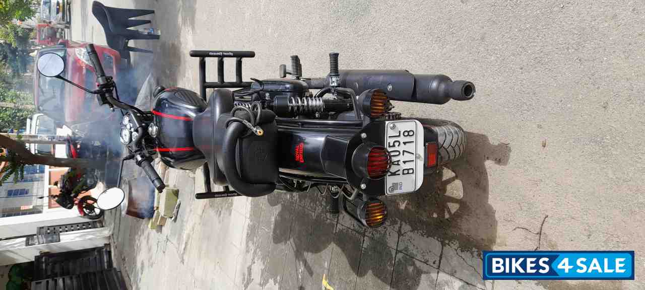 Black Royal Enfield Classic Stealth Black