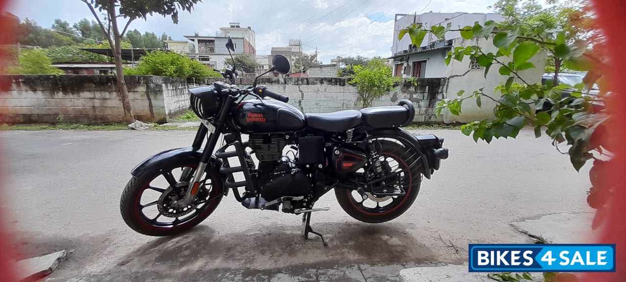 Black Royal Enfield Classic Stealth Black