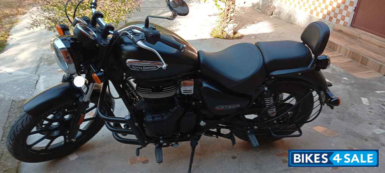 Stellar Black Royal Enfield Meteor 350 Stellar