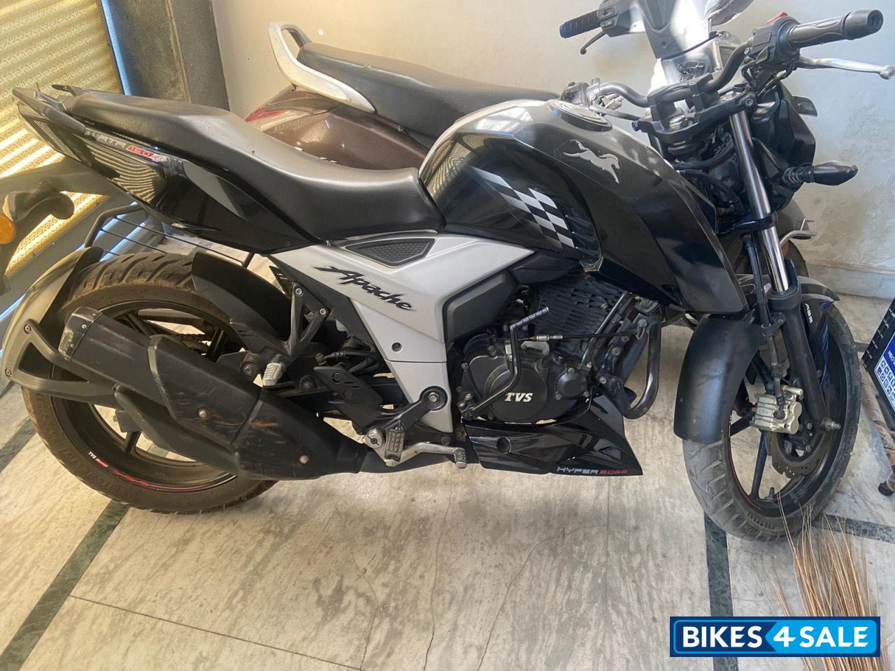 TVS Apache RTR 160 4V