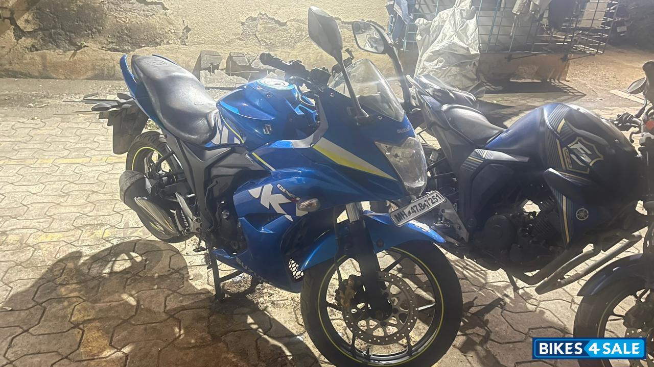 Blue Sports Suzuki Gixxer SF