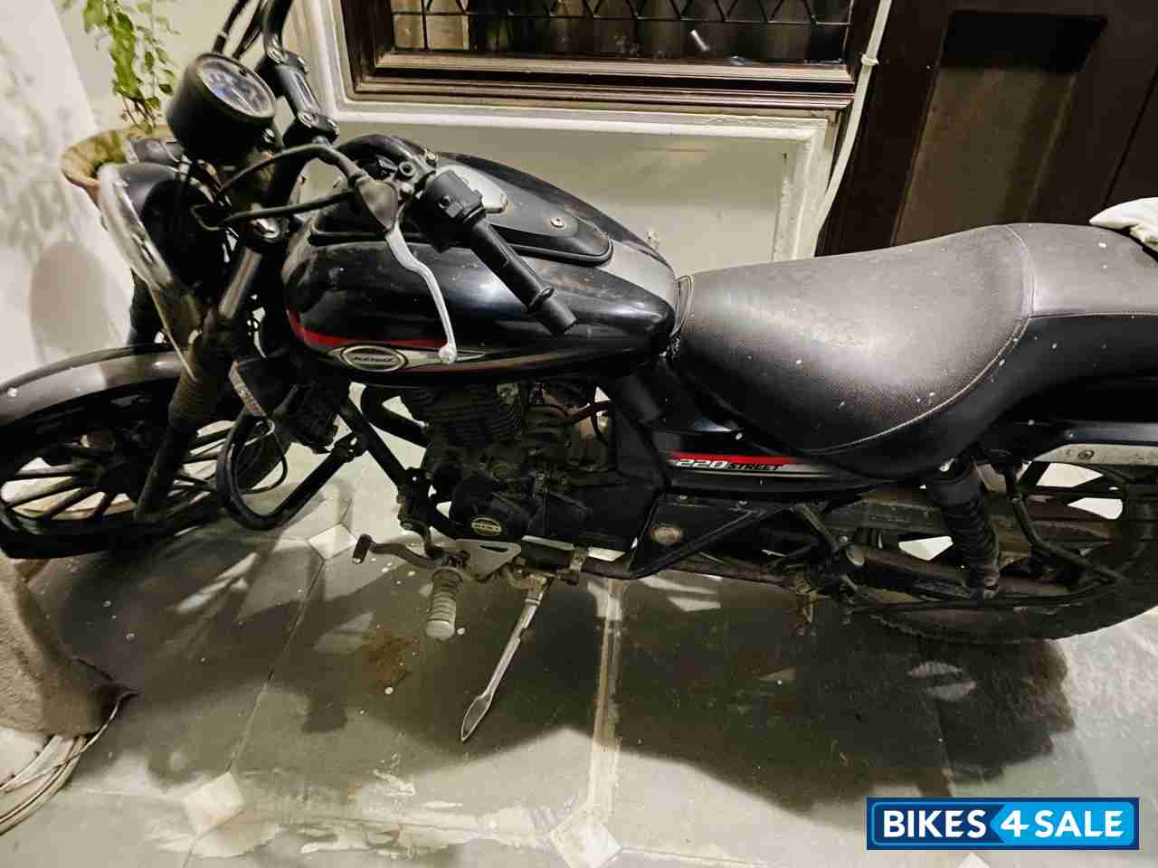 Black And Red Bajaj Avenger Street 220