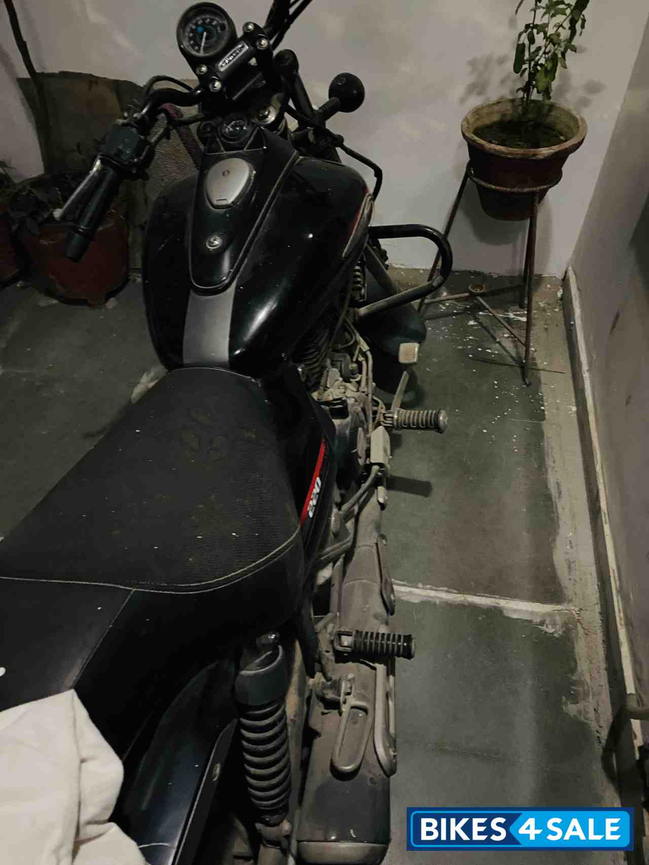 Black And Red Bajaj Avenger Street 220