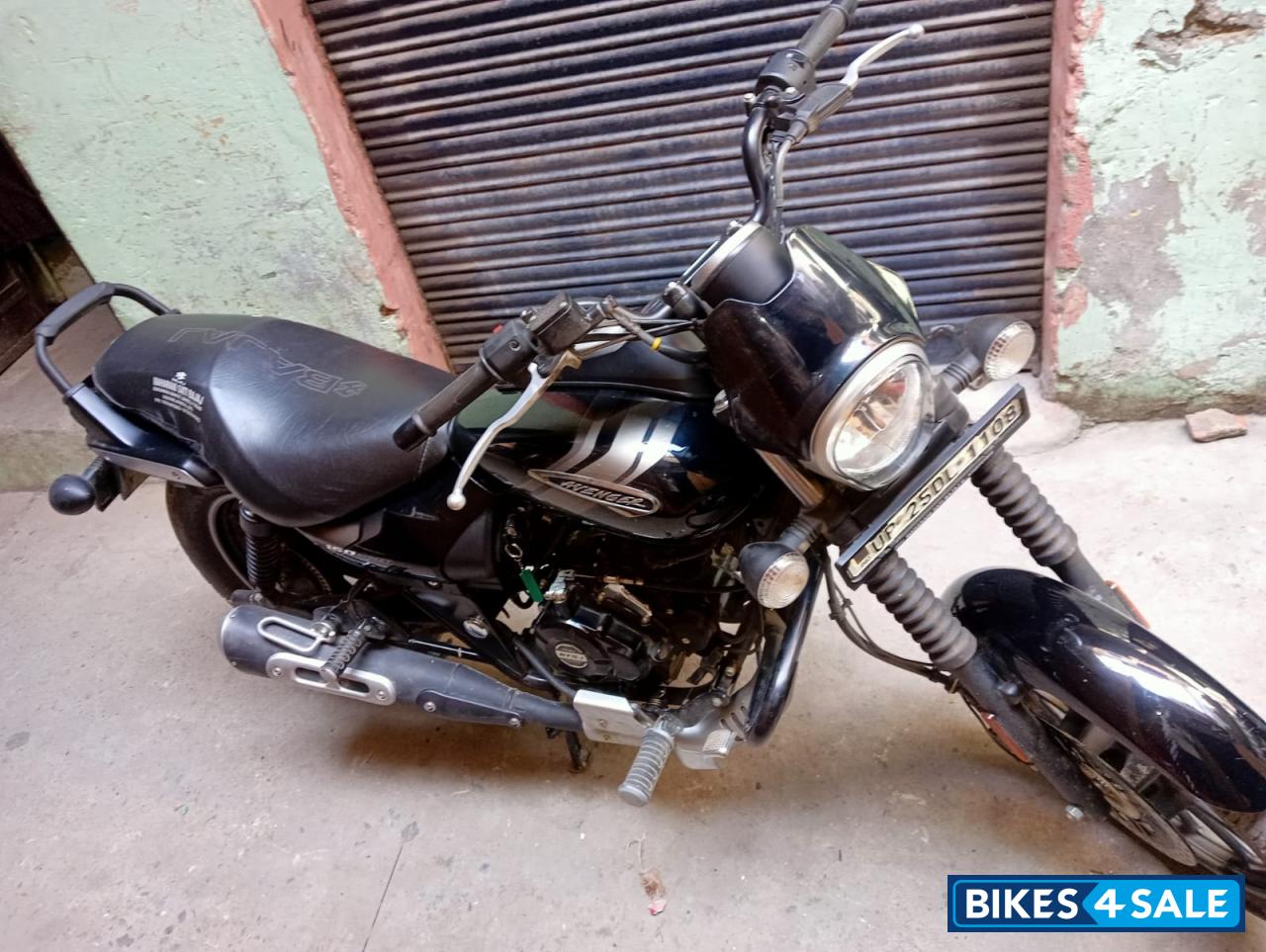 Black Bajaj Avenger Street 160 BS6