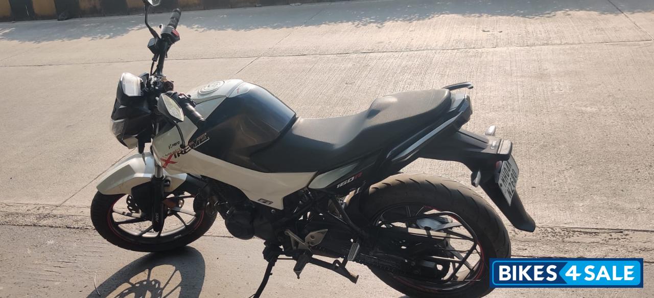 Black & Pearl White Hero Xtreme 160R BS6
