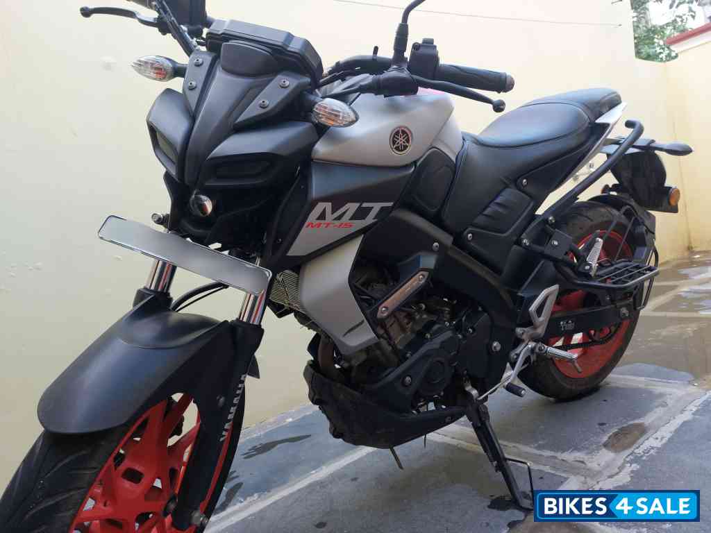 White Yamaha MT-15