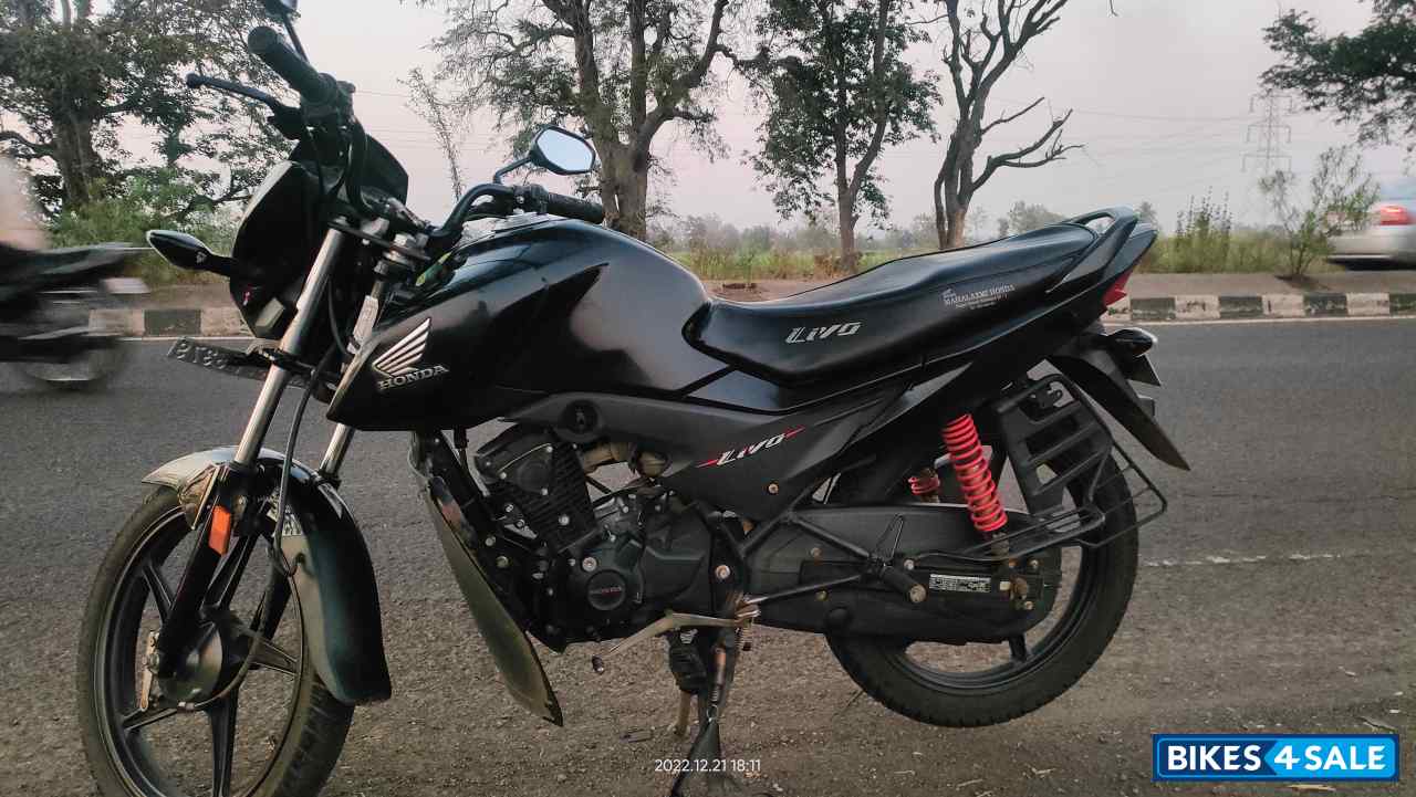 Black Honda Livo