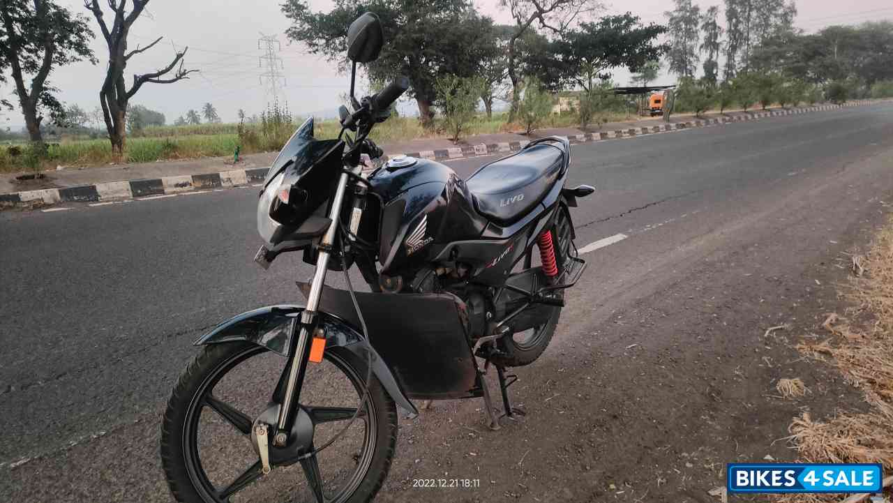 Black Honda Livo