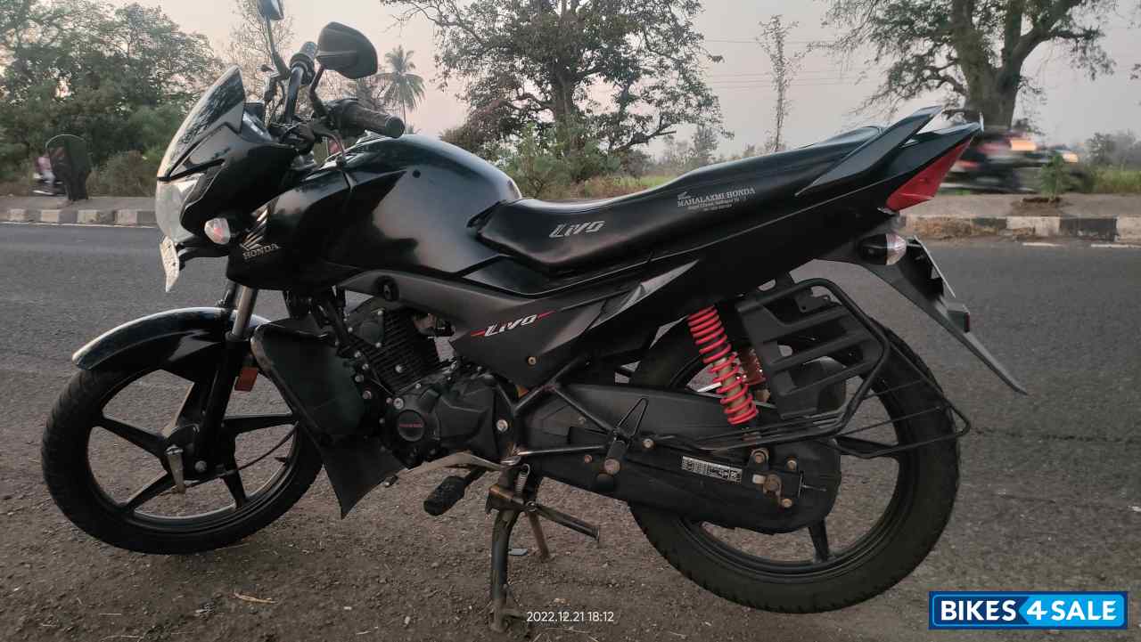 Black Honda Livo