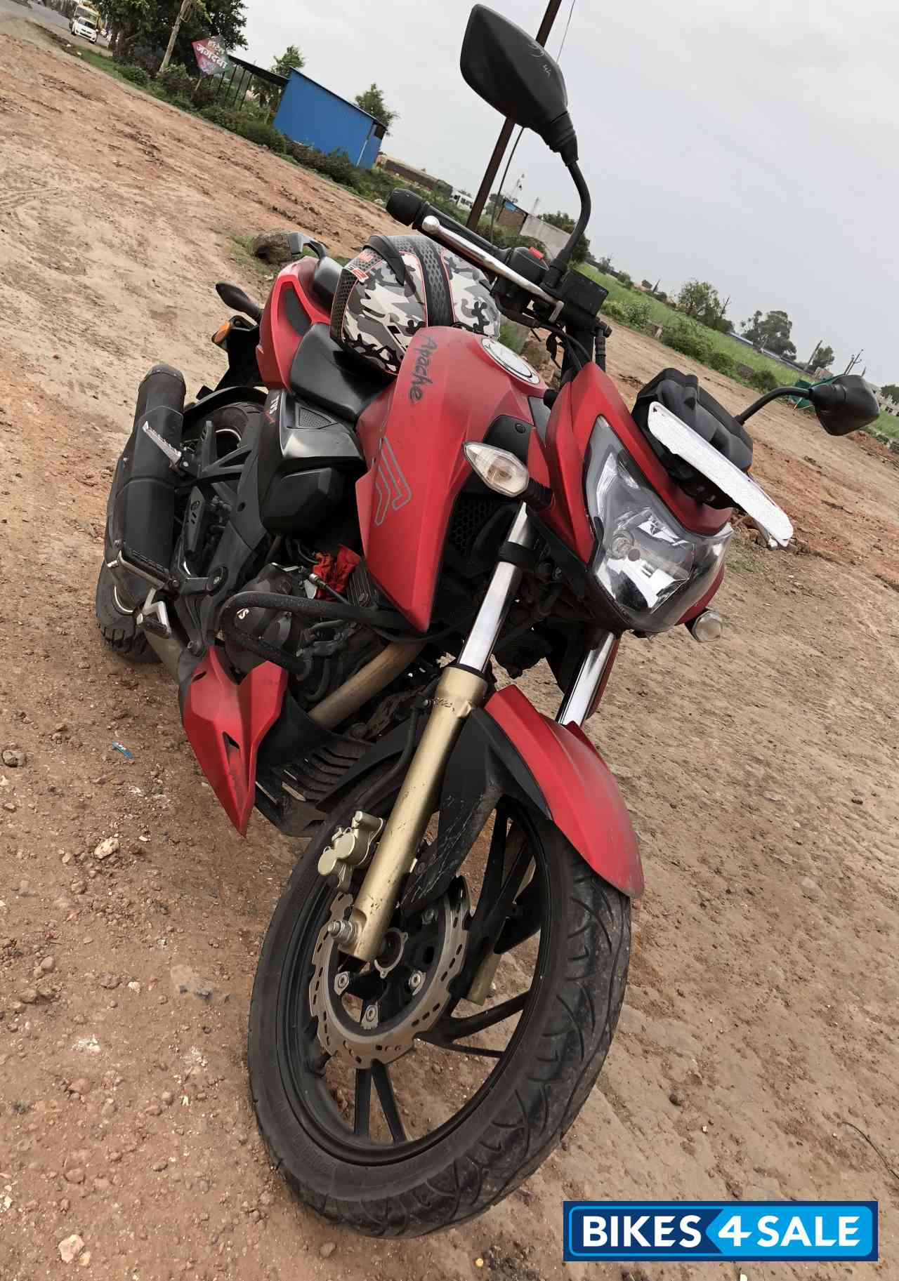 Red TVS Apache RTR 200 4V