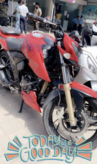 Red TVS Apache RTR 200 4V